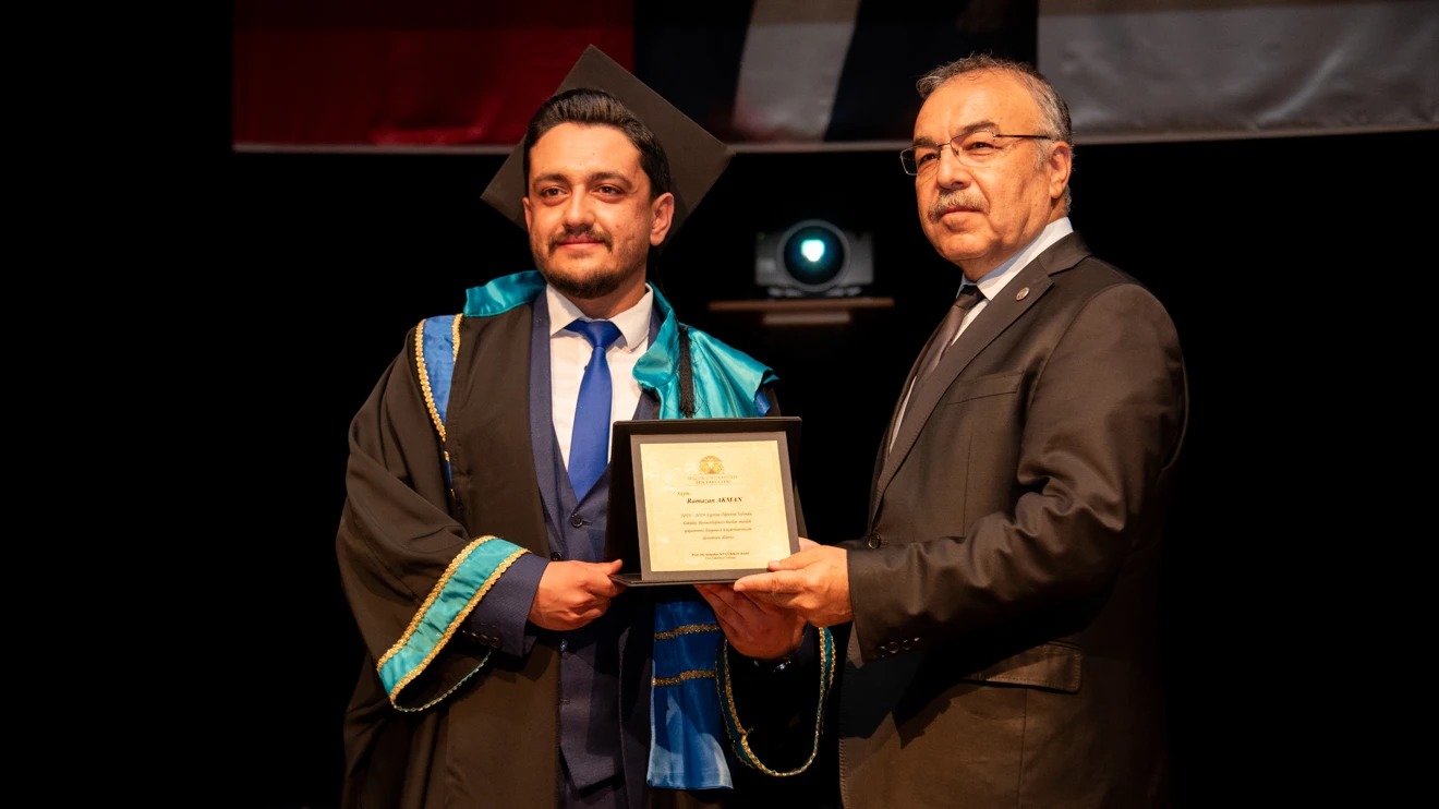Fen Fakültesinden 280 öğrenci mezun oldu